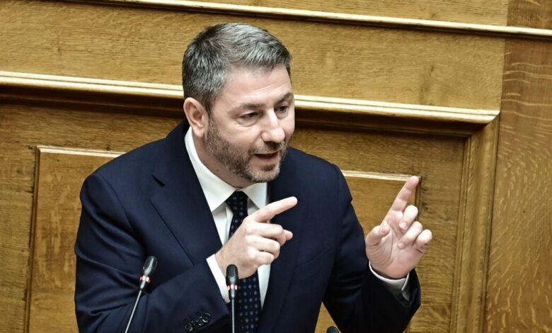 Ανδρουλάκης-σε-Μητσοτάκη:-Παραμένει-πρωθυπουργός-έχοντας-οργανώσει-πολλές-εκτροπές-σε-Βουλή-και-Σύνταγμα