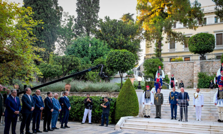 Η-δεξίωση-για-την-52η-επέτειο-Αποκατάστασης-της-Δημοκρατίας-μέσα-στο-Προεδρικό-Μέγαρο-λόγω-κακοκαιρίας-–-1700-οι-προσκεκλημένοι