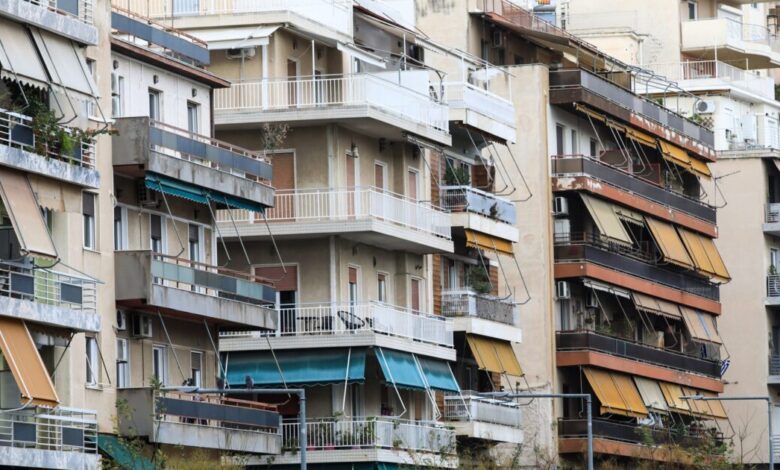 Σκληρή-επίθεση-της-ΕΛΑΣ-στην-κυβέρνηση-για-τη-στεγαστική-κρίση:-«Με-6,5-δισ.-θα-μπορούσαν-να-κατασκευαστούν-επτά-φορές-περισσότερα-σπίτια»