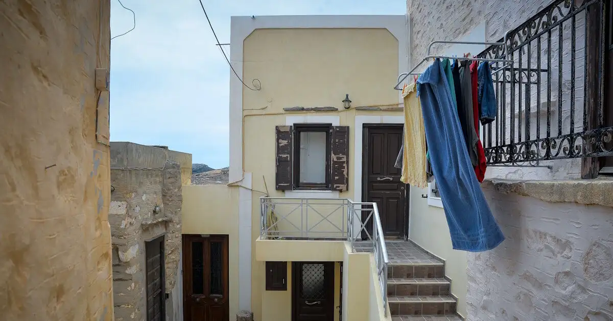 Σύρος:-Στο-μικροσκόπιο-των-αρχών-βίντεο-έξω-από-το-σπίτι-της-δολοφονίας-της-42χρονης-διασώστριας-του-ΕΚΑΒ