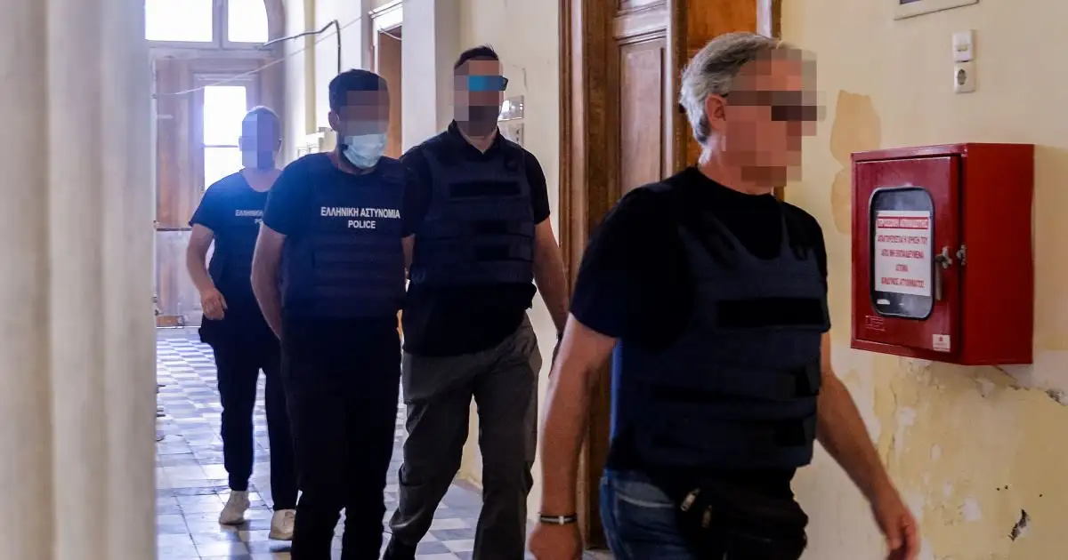 Σύρος:-Νέα-αυτοψία-πριν-την-απολογία-των-κατηγορούμενων-–-«Το-χτύπημα-δεν-ήταν-άμυνα,-αλλά-αντεπίθεση»-λέει-η-δικηγόρος-της-οικογένειας-της-διασώστριας