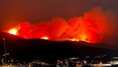 Φωτιά-στην-Πάρο:-Νύχτα-αγωνίας-από-τις-αναζωπυρώσεις-κοντά-σε-σπίτια-–-Νέα-μηνύματα-του-112-για-εκκένωση-5-περιοχών