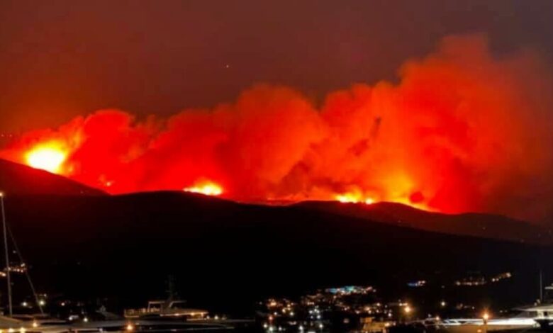 Φωτιά-στην-Πάρο:-Νύχτα-αγωνίας-από-τις-αναζωπυρώσεις-κοντά-σε-σπίτια-–-Νέα-μηνύματα-του-112-για-εκκένωση-5-περιοχών