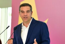 ΠΑΣΟΚ:-Ο-Τσίπρας-κατέληξε-Δούρειος-Ίππος-του-Μητσοτάκη,-αυτοανακηρύσσεται-έντιμος-και-αυτοθαυμάζεται