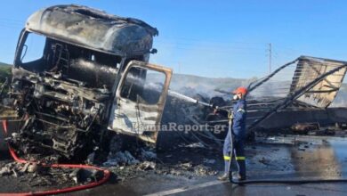 Φθιώτιδα:-Ένας-νεκρός-σε-σοκαριστικό-τροχαίο-με-2-φορτηγά-–-Το-ένα-τυλίχτηκε-στις-φλόγες