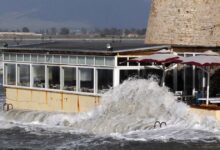 Στα-130-χλμ-την-ώρα-οι-ριπές-του-ανέμου-στην-Κάρυστο,-στα-112-στη-Πεντέλη-–-Οι-8-«κόκκινες»-περιοχές
