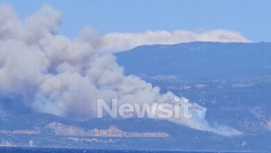 Φωτιά-στο-Σκάλωμα-Φωκίδας-–-Μήνυμα-του-112-για-εκκένωση-4-οικισμών-«απομακρυνθείτε-προς-Πευκάκι-και-Ευπάλειο»