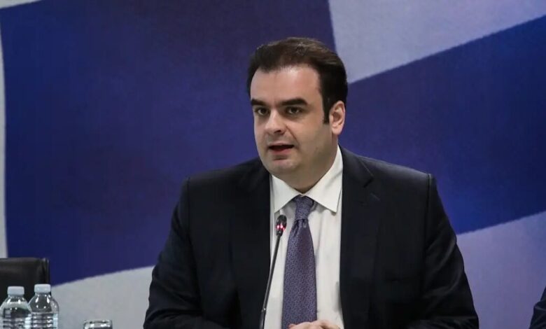 Ο-Πιερρακάκης-ζητά-από-τις-τράπεζες-στήριξη-των-μικρομεσαίων-επιχειρήσεων