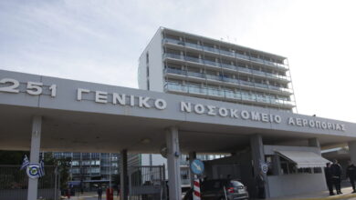Σύγκρουση-ελικοπτέρων-στην-Ψάθα:-Στο-251-ΓΝΑ-η-ηγεσία-της-Πυροσβεστικής-για-τους-τραυματίες
