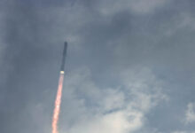 Πύραυλος-της-spacex-με-ισχύ-τριών-τόνων-ΤΝΤ-προσκρούει-την-Τετάρτη-στη-Σελήνη:-Οι-επιστήμονες-περιμένουν-έναν-νέο-κρατήρα