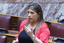Η-Κωνσταντοπούλου-συνέχισε-στη-Βουλή-τον-καβγά-για-την-Πολύζου:-«Εχει-άλλο-όνομα,-πέσαμε-θύματα-απάτης-όταν-την-βάλαμε-υποψήφια»
