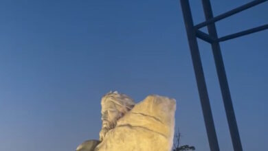 Το-επιβλητικό-άγαλμα-του-Τίτορμου,-«φύλακας»-στο-γήπεδο-του-Παναιτωλικού-–-Έγιναν-τα-αποκαλυπτήρια-από-τους-Αγρινιώτες