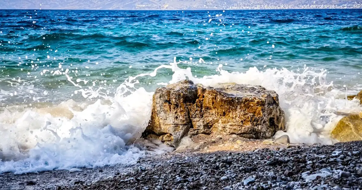 Καιρός-αύριο:-Άνεμοι-6-μποφόρ-στην-Αττική,-έως-38-βαθμούς-η-θερμοκρασία-στη-χώρα-–-Πού-θα-βρέξει