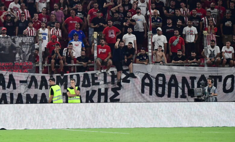 Οι-οπαδοί-του-Ολυμπιακού-τίμησαν-την-μνήμη-των-πέντε-αδικοχαμένων-πυροσβεστών-στο-ματς-με-τη-Ναϊμέγκεν