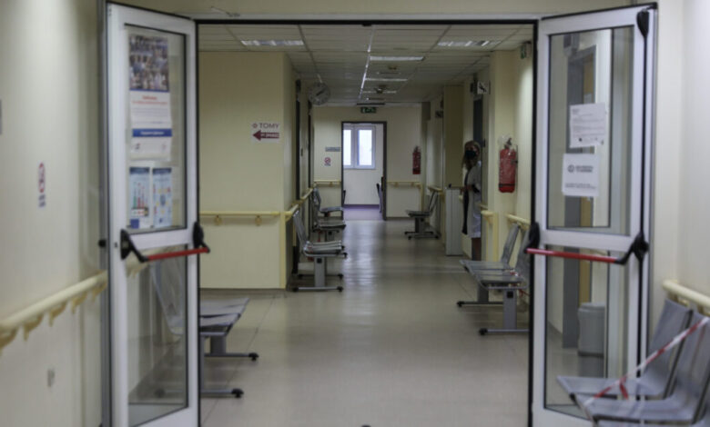 «Θερινή»-γρίπη-σε-εφήβους-και-νέους:-Γιατί-αυξάνονται-τα-κρούσματα-τον-Ιούλιο-και-τον-Αύγουστο