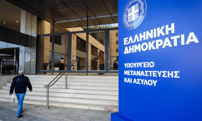 Θάνος-Πλεύρης:-Νέα-αυστηρότερη-γραμμή-στη-μεταναστευτική-πολιτική-με-έμφαση-στις-επιστροφές