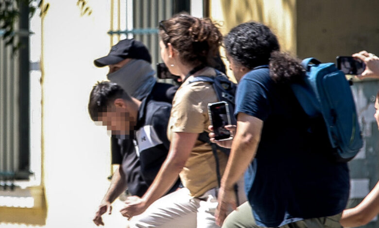 Κυψέλη:-Στην-Ευελπίδων-ο-Αφγανός-για-τον-θάνατο-της-38χρονης-–-Επιμένει-πως-είναι-αθώος-και-κατηγορεί-τον-ηλικιωμένο