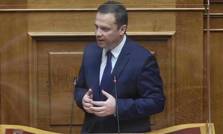 Λιούτας:-Ενισχύσεις-στους-χαλαζόπληκτους-Φαρκαδόνας