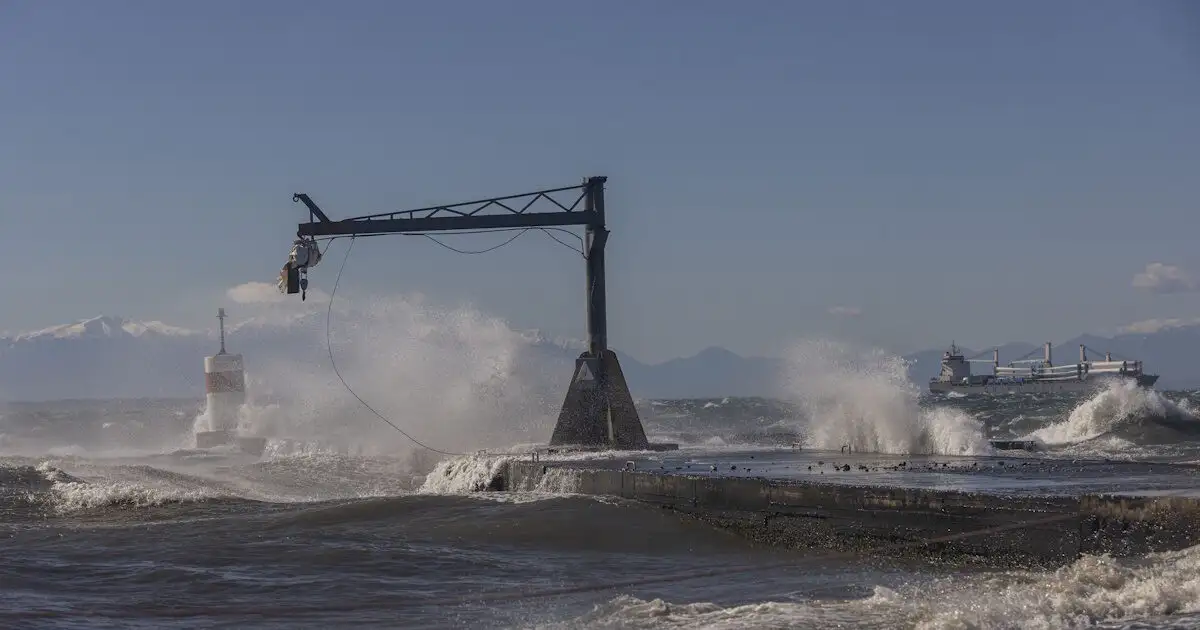 Καιρός:-Έρχεται-τριήμερο-με-40άρια-και-ισχυρά-μελτέμια