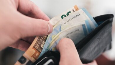 ΟΠΕΚΑ:-Σήμερα-η-καταβολή-του-βοηθήματος-του-ΛΑΕ-–-Ποιοι-θα-λάβουν-έως-1.000-ευρώ