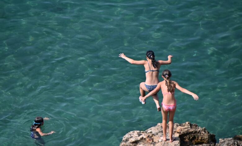 Καιρός-σήμερα:-Άνεμοι-5-μποφόρ-στην-Αττική,-έως-39-βαθμούς-η-θερμοκρασία-στη-χώρα-–-Πού-θα-βρέξει
