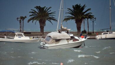 Καιρός:-Ζέστη-και-θυελλώδεις-άνεμοι,-με-ριπές-που-θα-φτάνουν-τα-80-χλμ/ώρα-–-«red-code»-σε-6-περιοχές-για-κίνδυνο-πυρκαγιάς