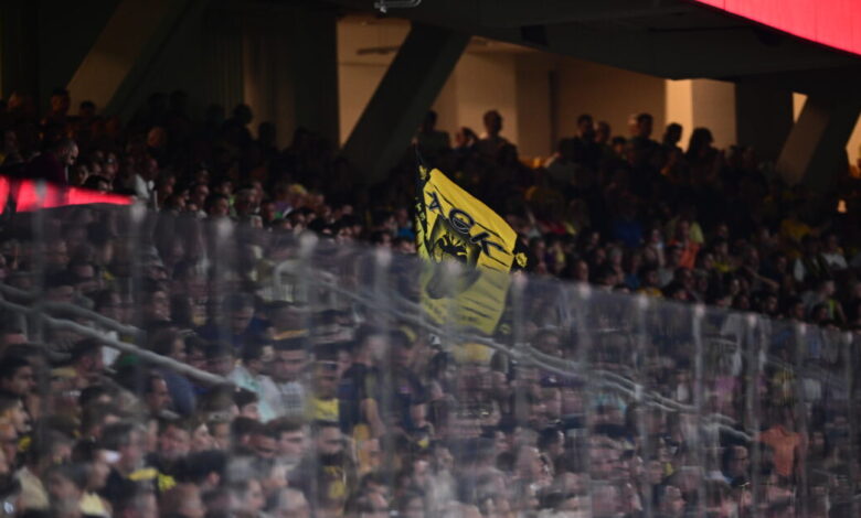 ΑΕΚ-–-athens-kallithea:-Συνθήματα-κατά-του-Μάκη-Αγγελόπουλου-από-τους-οπαδούς-της-Ένωσης
