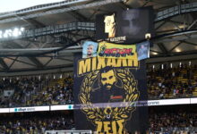 ΑΕΚ-–-athens-kallithea:-Με-κίτρινα-τριαντάφυλλα-και-ένα-φοβερό-πανό-τιμήθηκε-η-μνήμη-του-Μιχάλη-Κατσούρη