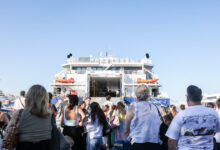Κορυφώνεται-η-έξοδος-του-Αυγούστου:-Πάνω-από-34.000-φεύγουν-με-πλοία-από-Πειραιά-–-Στο-100%-η-πληρότητα-στα-ΚΤΕΛ