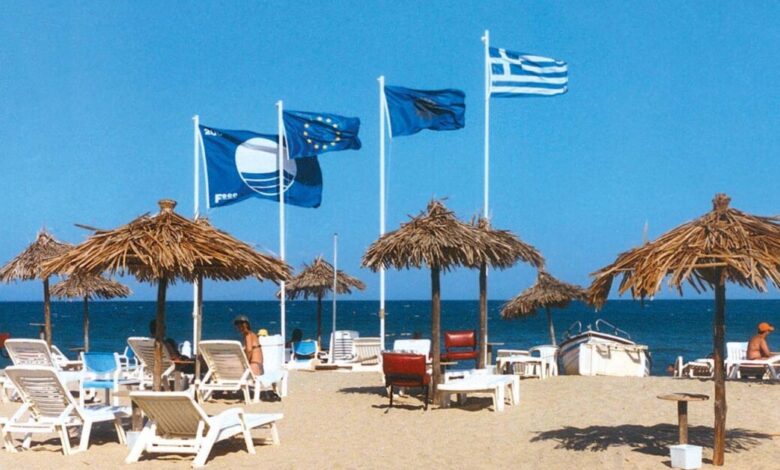 Γαλάζιες-Σημαίες-2026:-Αυτές-είναι-οι-17-καλύτερες-ακτές-στην-Αττική