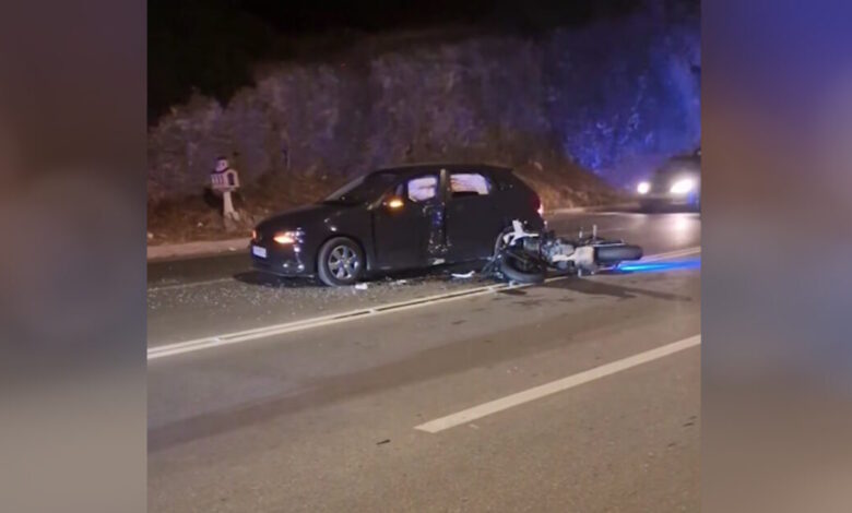 Τροχαίο-Αθηνών-–-Σουνίου:-Ο-οδηγός-παρέσυρε-την-μηχανή-των-αστυνομικών-ενώ-έκανε-αναστροφή-–-Στο-401-ΣΝ-οι-δύο-τραυματίες