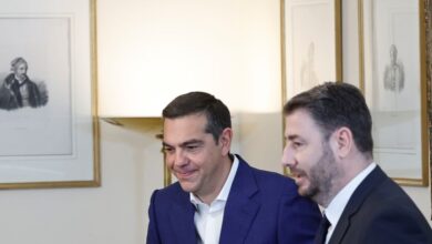ΠΑΣΟΚ-κατά-Τσίπρα:-«Συμβιβασμένος-Μαδούρο»-και-«διευθύνων-σύμβουλος-των-ολιγαρχών»