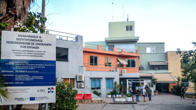 Αιγιάλεια:-Μητέρα-χτυπούσε-το-παιδί-της-σε-παραλία-–-Μεταφέρθηκε-στο-νοσοκομείο-με-εντολή-εισαγγελέα