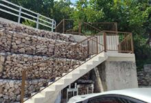 Καλογριανή:-Το-«μεγάλο-έργο»-των-τριών-ετών-–-μια-σκάλα