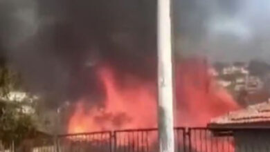Τουρκία:-Γιαγιά-πέθανε-αγκαλιά-με-τον-4χρονο-εγγονό-της-στο-σπίτι-τους-που-είχε-πιάσει-φωτιά-–-Έσωσε-πρώτα-το-άλλο-εγγονάκι-της