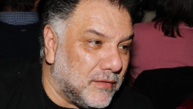 Γρηγόρης-Αρναούτογλου:-Το-συγκινητικό-«αντίο»-στον-Νίκο-Καλογερόπουλο-λίγες-ώρες-πριν-από-την-κηδεία-του