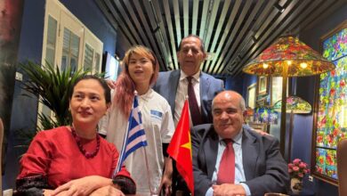 Στο-Βιετνάμ-ο-Κώστας-Φαμίσης-–-Επαφές-για-πολιτισμό-και-συνεργασίες