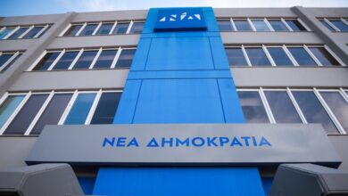 «Μάχη»-σε-δυο-μέτωπα-για-τη-ΝΔ:-Στο-στόχαστρο-Τσίπρας-και-Σαμαράς