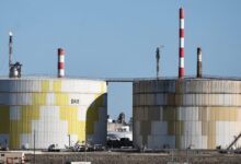 Κοντά-στα-87-δολάρια-το-brent,-σε-στάση-αναμονής-για-την-έκβαση-των-προσπαθειών-επαναλειτουργίας-των-Στενών-του-Ορμούζ
