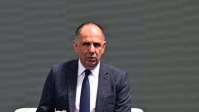 Γεραπετρίτης-και-Αραγτσί-σε-τηλεφωνική-επικοινωνία-για-τα-Στενά-του-Ορμούζ