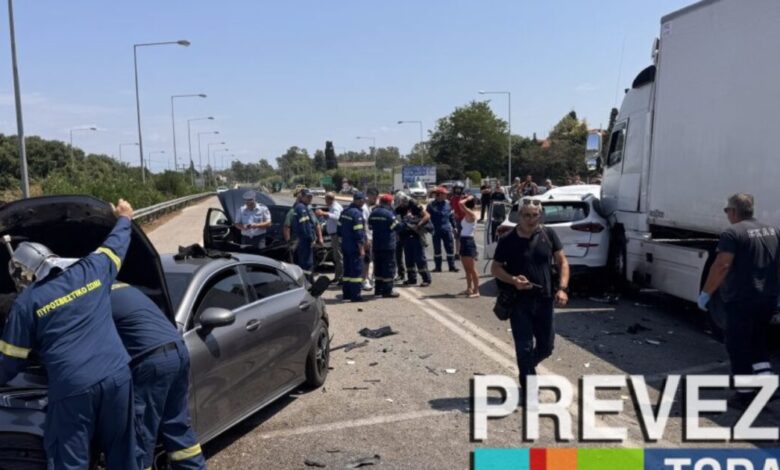 Πρέβεζα:-Φορτηγό-παρέσυρε-3-αυτοκίνητα-στην-υποθαλάσσια-σήραγγα-του-Ακτίου-–-3-τραυματίες-και-ουρές-χιλιομέτρων