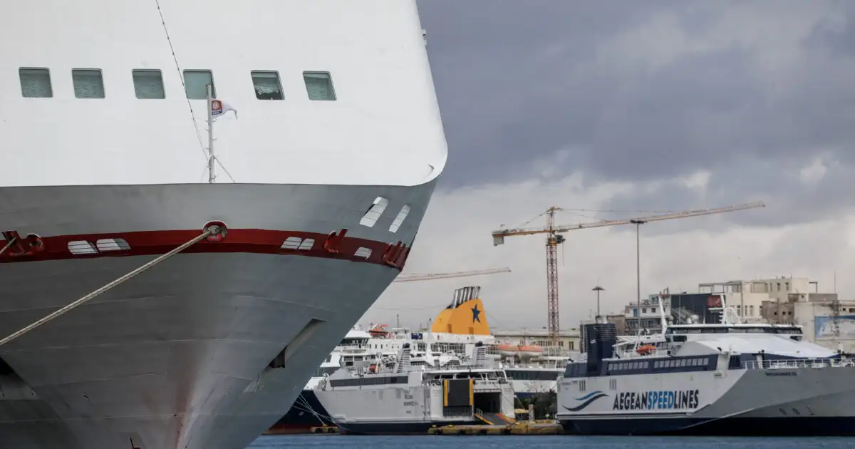 Μέχρι-τις-16:00-το-απαγορευτικό-απόπλου-από-Ραφήνα-και-Λαύριο:-Τρεις-ακυρώσεις-δρομολογίων-από-τον-Πειραιά