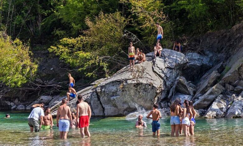 to-river-party-στην-παραλία-της-Μεσοχώρας-–-Δίπλα-στα-δροσερά-νερά-του-Αχελώου-(φωτο)