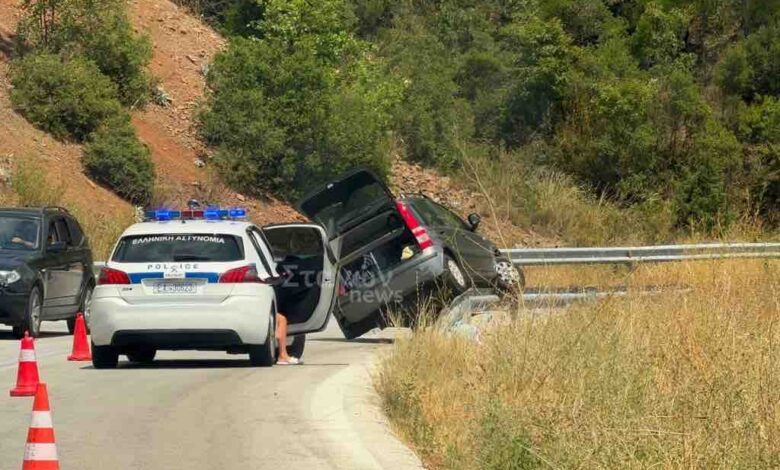 Τροχαίο-στην-Εθνική-Οδό-Καλαμπάκας–Παναγίας:-ΙΧ-«σκατφάλωσε»-στις-μπαριέρες