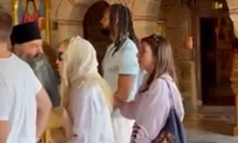 Η-madonna-στα-Μετέωρα:-Εικόνες-και-βίντεο-από-την-επίσκεψή-της-στη-Μονή-Βαρλαάμ