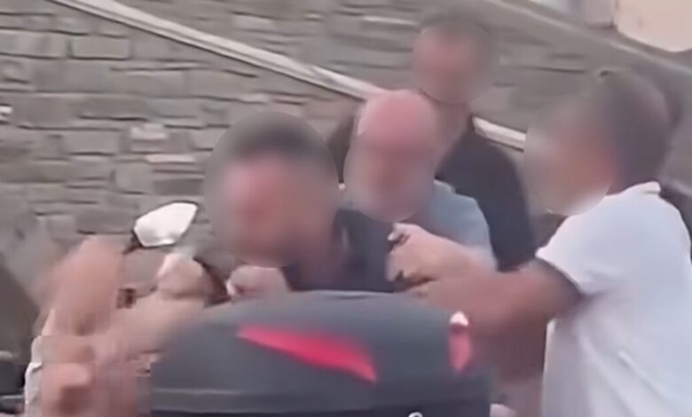 Πάρος:-Απολύθηκε-ο-οδηγός-ταξί-που-ξυλοκόπησε-υπάλληλο-για-μια-θέση-στάθμευσης-–-«Δεν-έχει-θέση-στην-επιχείρησή-μου»