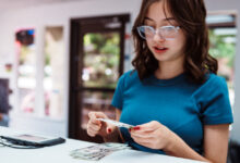 moneymaxxing-–-Πώς-οι-νέοι-κάνουν-τα-χρήματα-να-«μετράνε»-περισσότερο