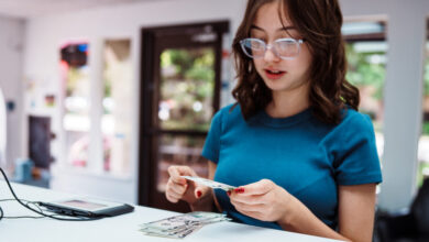 moneymaxxing-–-Πώς-οι-νέοι-κάνουν-τα-χρήματα-να-«μετράνε»-περισσότερο