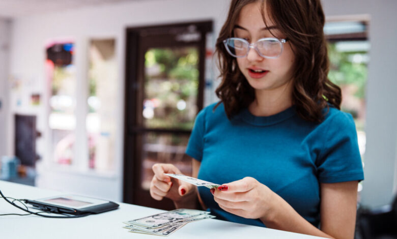 moneymaxxing-–-Πώς-οι-νέοι-κάνουν-τα-χρήματα-να-«μετράνε»-περισσότερο