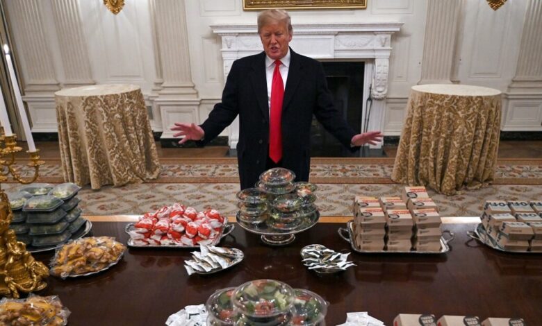 Ο-Ντόναλντ-Τραμπ-τρώει-μόνο-fast-food-στο-προεδρικό-αεροπλάνο-και-ο-Ρόμπερτ-Κένεντι-Τζούνιορ-αποκαλύπτει-τον-λόγο